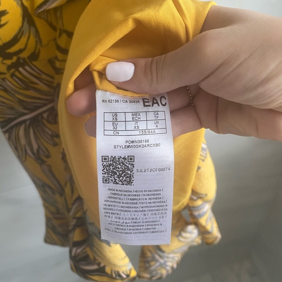 Guess Maris Ruffled Dress - Picture 6 of 6